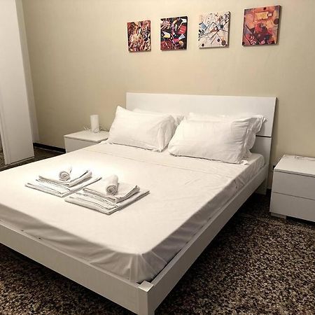Apartamento Ridi Che Ti Passa In Vico Del Fieno Génova Exterior foto