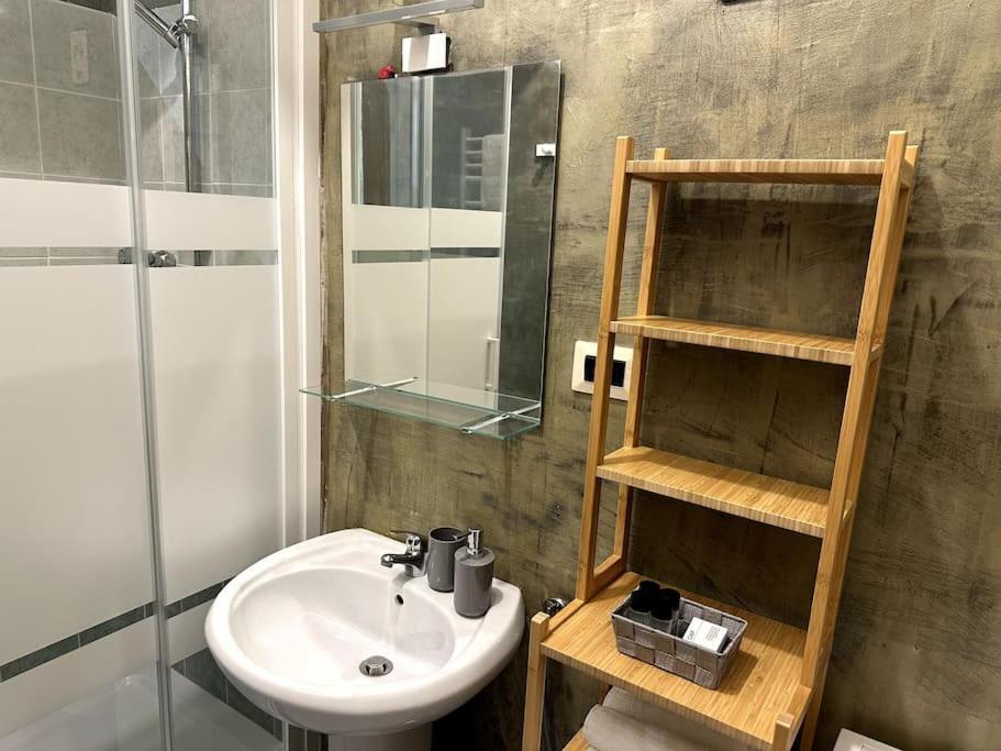Apartamento Ridi Che Ti Passa In Vico Del Fieno Génova Exterior foto