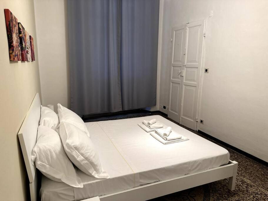Apartamento Ridi Che Ti Passa In Vico Del Fieno Génova Exterior foto