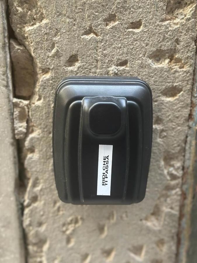 Apartamento Ridi Che Ti Passa In Vico Del Fieno Génova Exterior foto